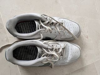 Zapatillas Nike Air Force 1 Blancas y Grises