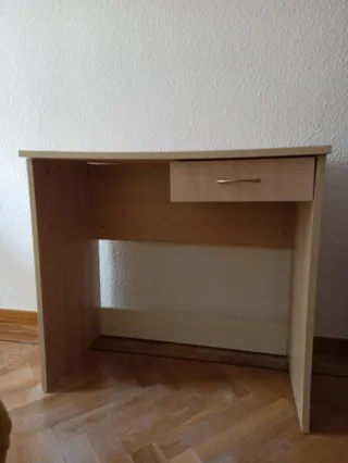 Estantería de madera color beige/marrón