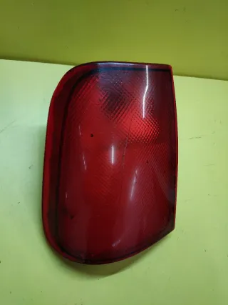 PILOTO TRASERO IZQUIERDO NISSAN TERRANO II