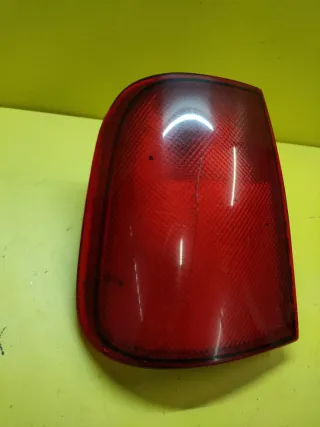 PILOTO TRASERO IZQUIERDO NISSAN TERRANO II