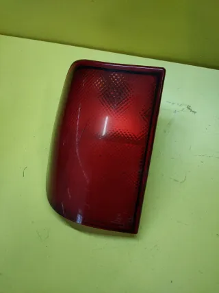 PILOTO TRASERO IZQUIERDO NISSAN TERRANO II