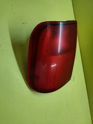 PILOTO TRASERO IZQUIERDO NISSAN TERRANO II