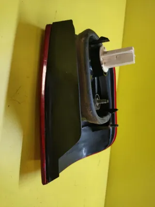 PILOTO TRASERO IZQUIERDO NISSAN TERRANO II