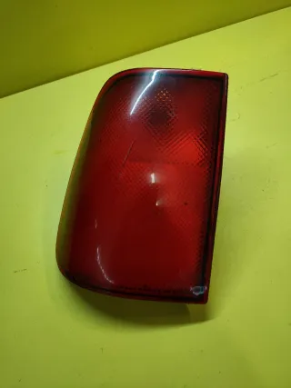 PILOTO TRASERO IZQUIERDO NISSAN TERRANO II