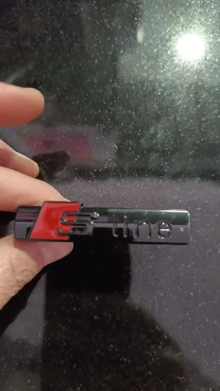 Emblema parrilla delantera Audi S-line