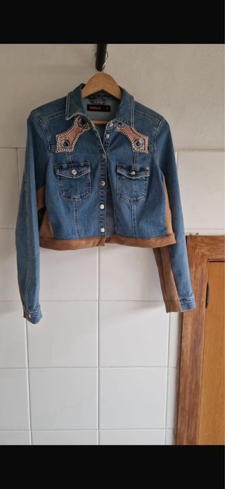 Chaqueta vaquera con detalles marrones Talla M