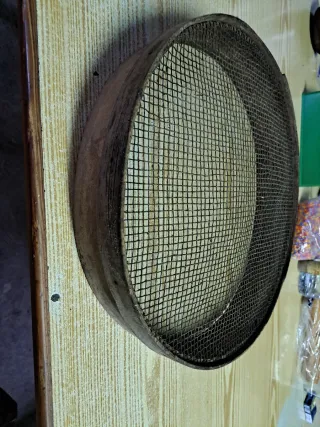 Cedazo de madera y metal