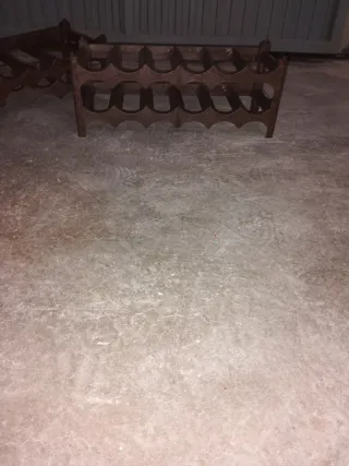 Botelleros de plástico marrón