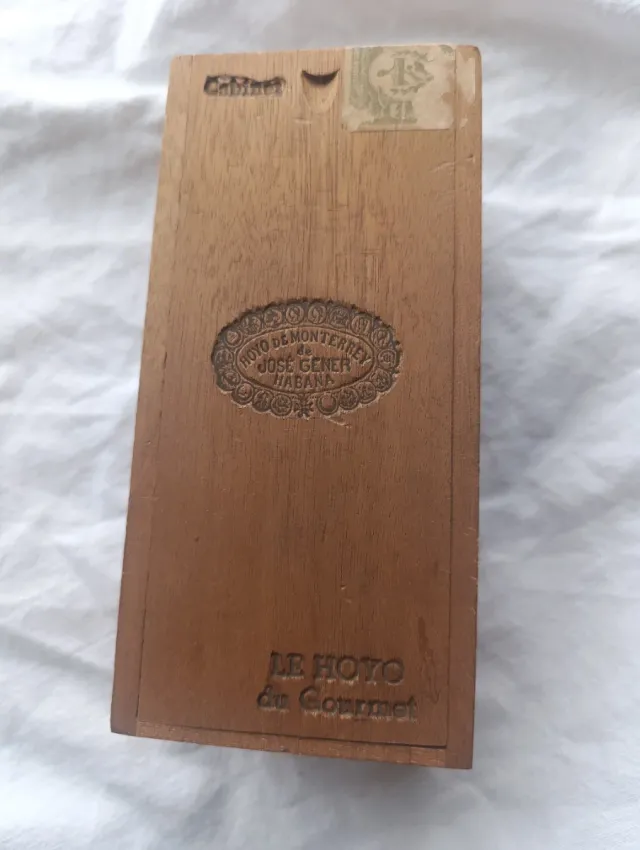 Caja de puros Hoyo de Monterrey,  vacía