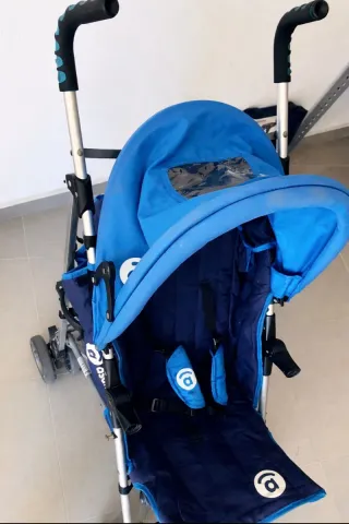 Carrito de paseo azul marca Asalvo