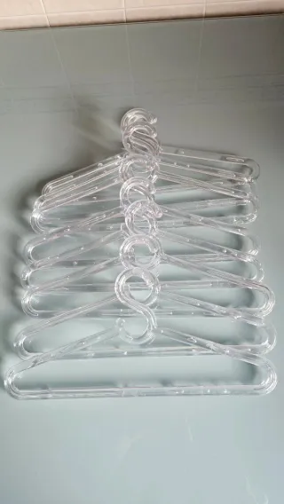 Perchas acrílicas transparentes (Set de 8)