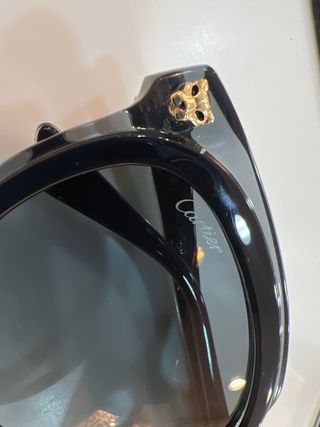 Gafas de sol Cartier negras y doradas