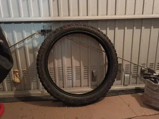 Neumáticos CST 90/90-21 y 140/70-18. CASI NUEVOS