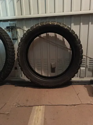 Neumáticos CST 90/90-21 y 140/70-18. CASI NUEVOS