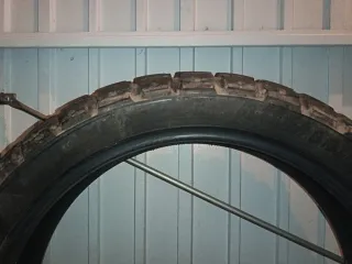 Neumáticos CST 90/90-21 y 140/70-18. CASI NUEVOS