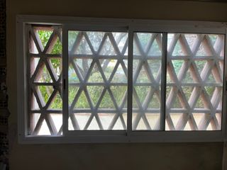 Ventana corredera blanca. 225x125cm.