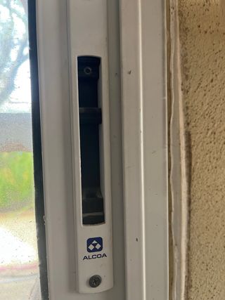 Ventana corredera blanca. 225x125cm.