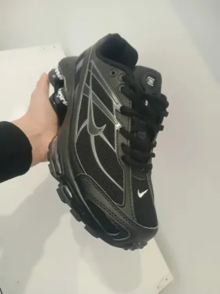 Nike Shox x Supreme Negro