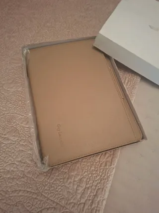 Funda ordenador y Portadocumentos Guy Laroche Beig