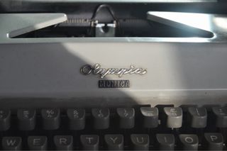 Máquina de escribir Olimpya Monica