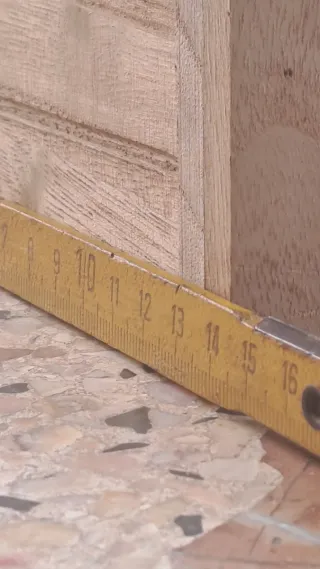 Caja de madera decorativa con pizarra