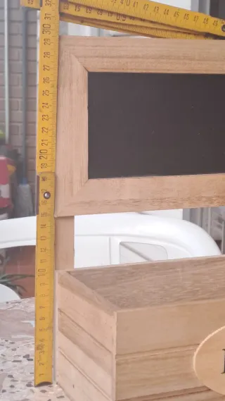 Caja de madera decorativa con pizarra
