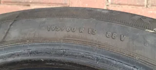 Dos neumáticos coche  195. R15