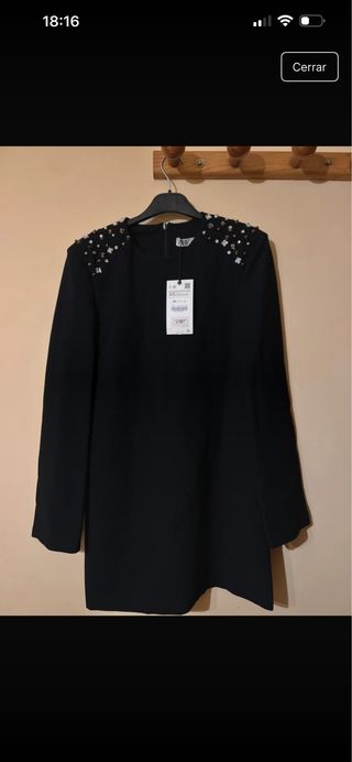 Vestido negro con pedrería