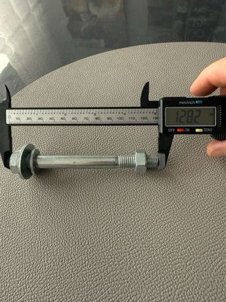 Lote de 13 tornillos con tuercas y arandelas