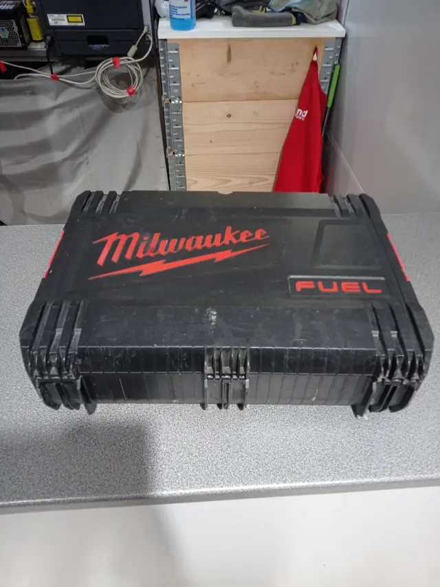 Taladro Percutor Milwaukee + 2 Baterías