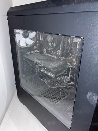 Ordenador Torre y Pantalla Negro