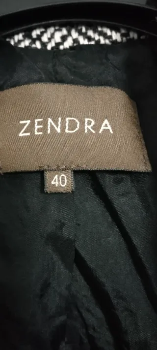 Elegante abrigo ZENDRA