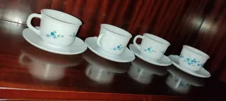 Juego 4 Tazas y Platos Arcopal Flores Azules