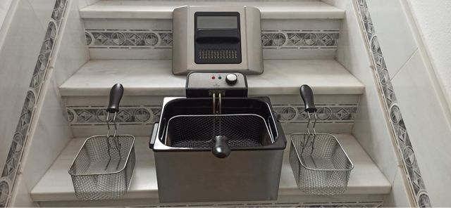 Freidora de aceite con cestas