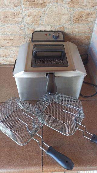 Freidora de aceite con cestas