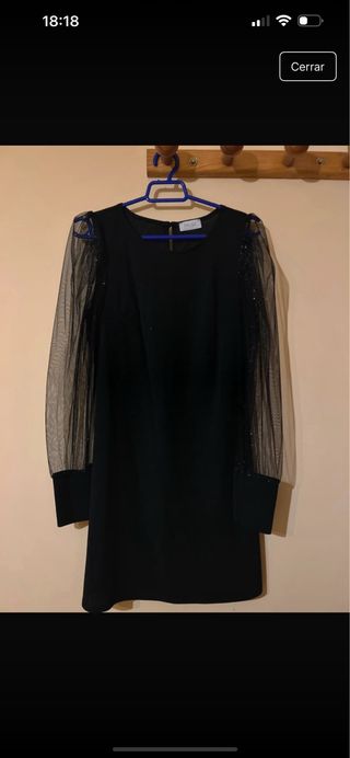 Vestido negro manga larga tul