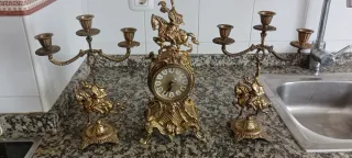 Reloj y Candelabros Bronce Estilo Clásico