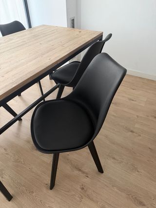 Mesa y 4 Sillas Comedor