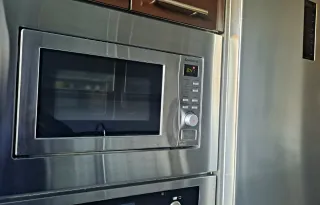 Microondas encastrable Corberó plateado