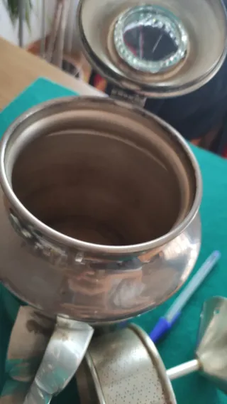 Cafetera eléctrica antigua funcionando