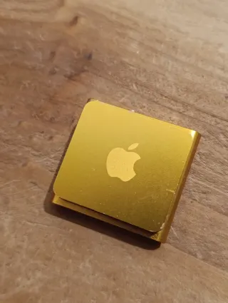 iPod Shuffle Apple Dorado