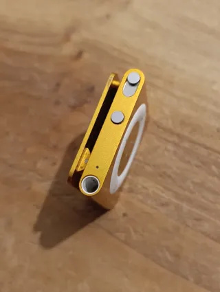 iPod Shuffle Apple Dorado