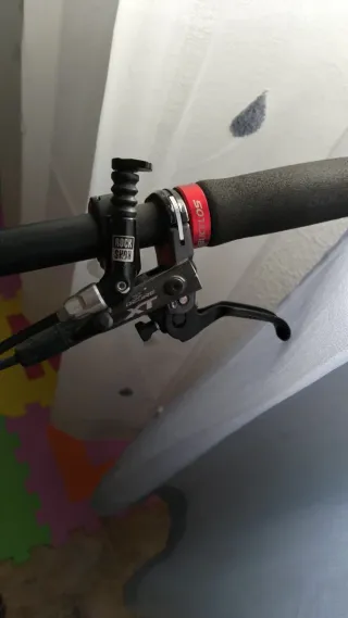 Bicicleta da Montagna Cube in Carbonio