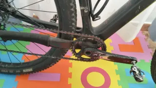 Bicicleta da Montagna Cube in Carbonio