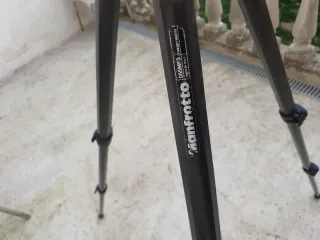 Trípode Manfrotto 055MF3 + Rótula 322RC2