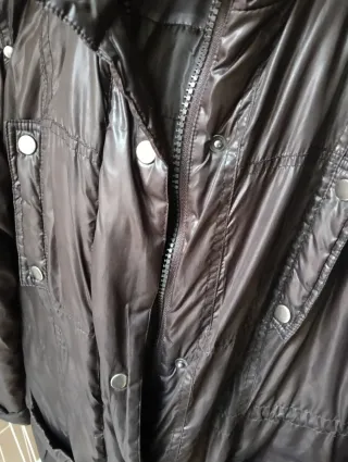 Parka impermeable marrón