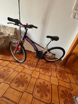 Bicicleta MTB 26 con suspensión