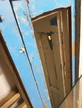 Ventana antigua para decoración o restauración