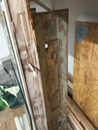 Ventana antigua para decoración o restauración