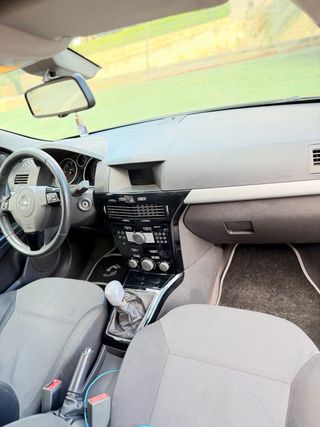 Opel Astra 2011